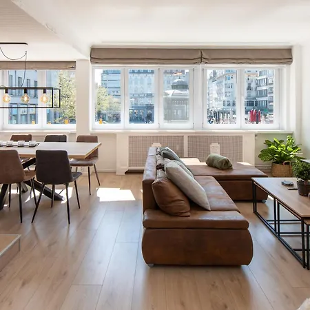 3 Bedroom Duplex With Free Parking *