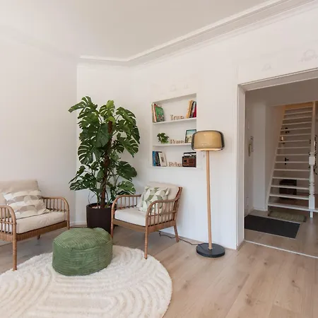Apartment 3 Bedroom Duplex With Free Parking