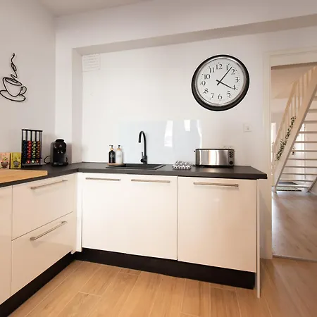 3 Bedroom Duplex With Free Parking * Ostende