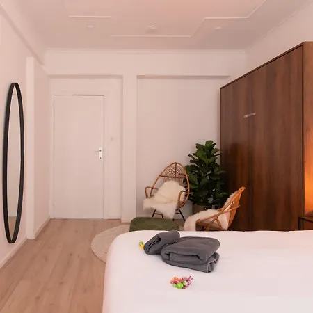 3 Bedroom Duplex With Free Parking شقة