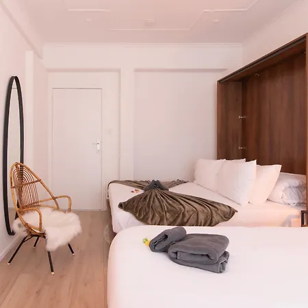 3 Bedroom Duplex With Free Parking Apartment *