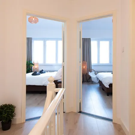 Apartment 3 Bedroom Duplex With Free Parking *